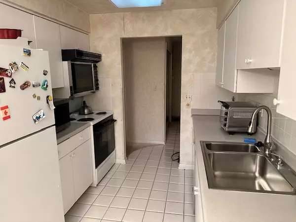 Morton Grove, IL 60053,7710 W Dempster ST #304