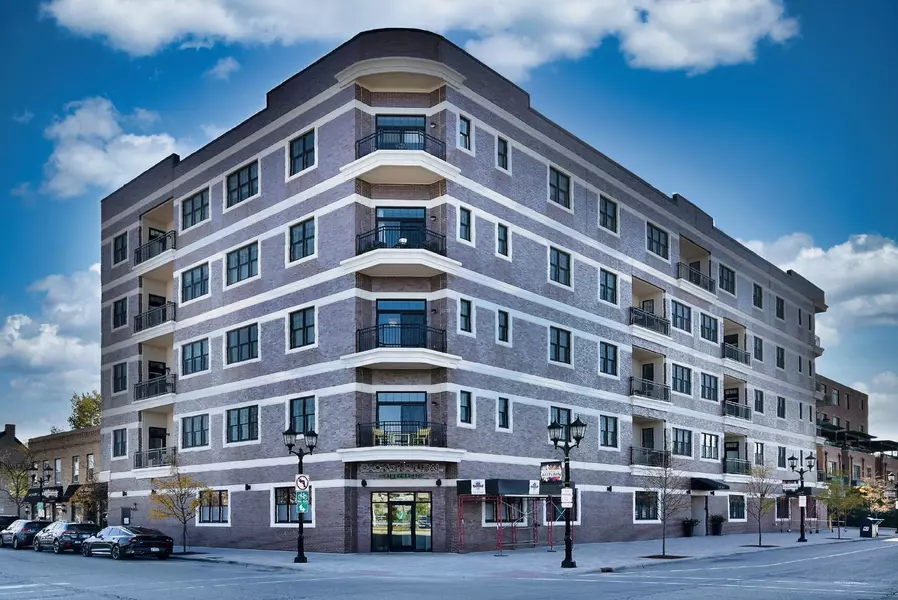 105 S Cottage Hill AVE #303, Elmhurst, IL 60126