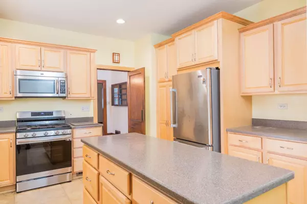 Elgin, IL 60120,523 N LIBERTY ST