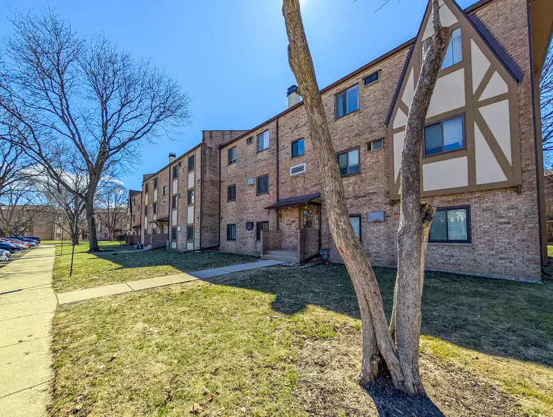 801 S Dwyer AVE #D, Arlington Heights, IL 60005