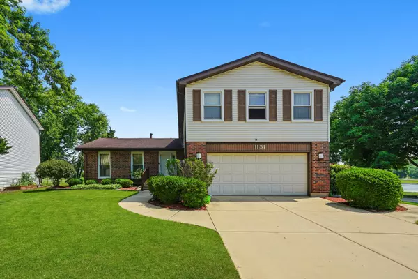 1151 Green Knolls DR, Buffalo Grove, IL 60089