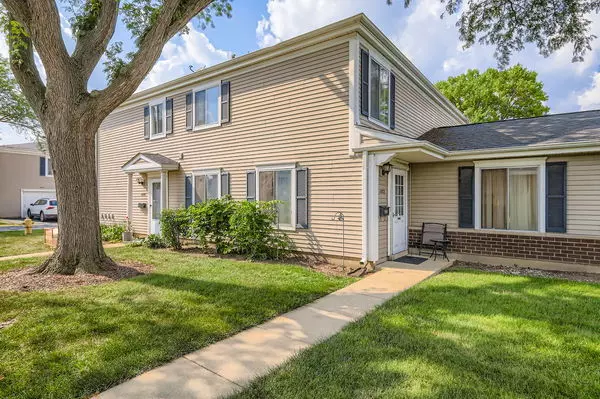 1072 Cove DR, Prospect Heights, IL 60070
