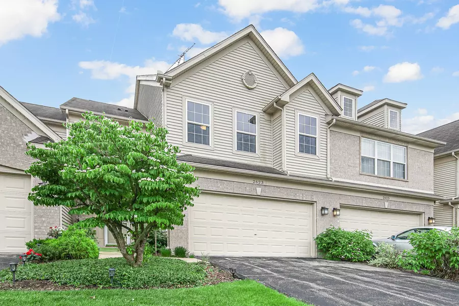 2623 Cobblestone DR, Crystal Lake, IL 60012