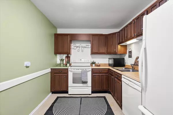 Palatine, IL 60067,1265 N Sterling AVE #201