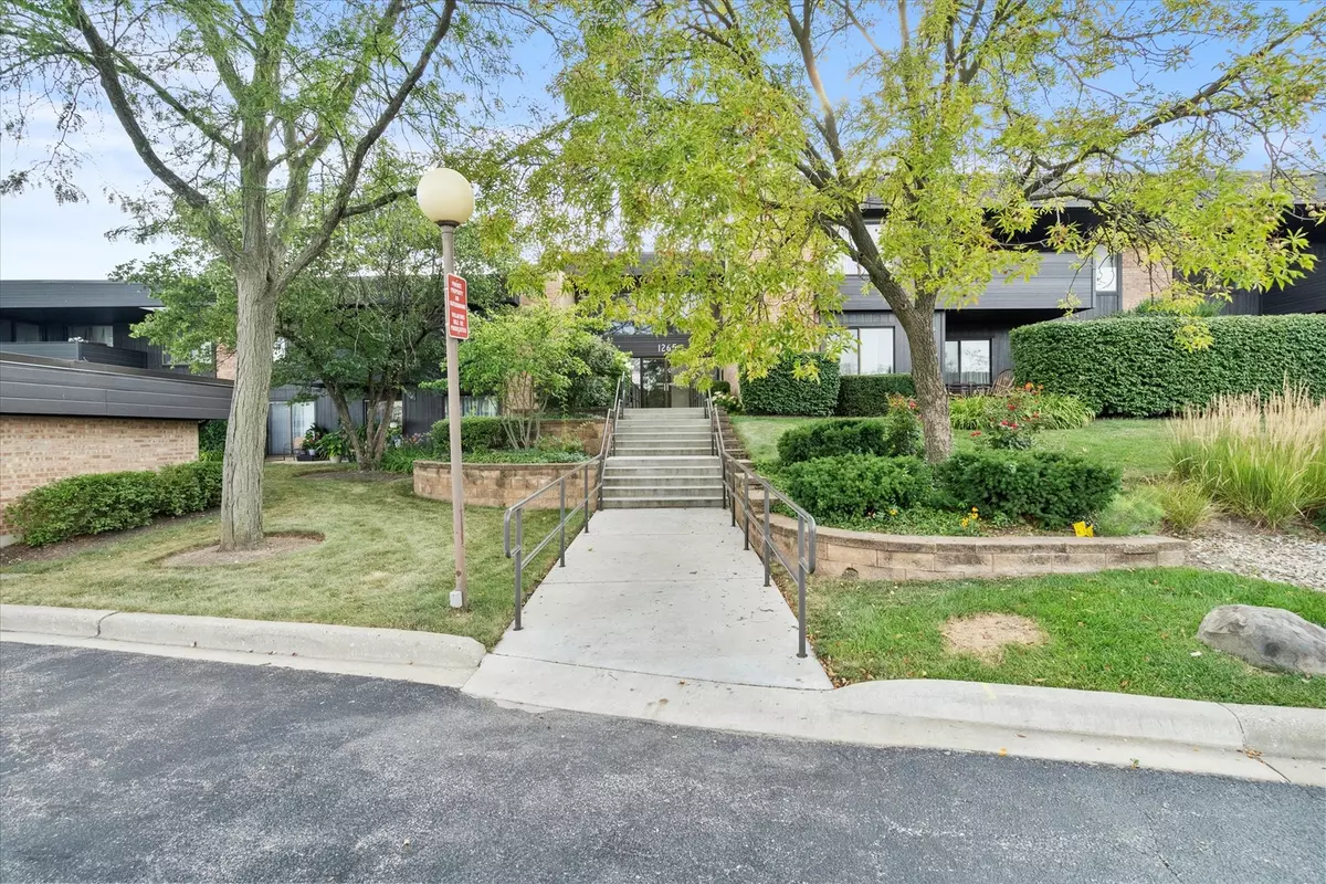 Palatine, IL 60067,1265 N Sterling AVE #201