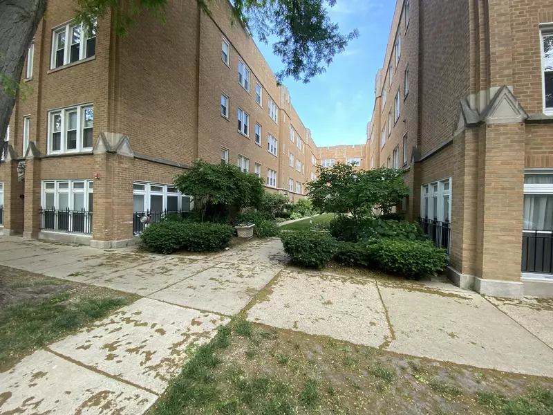 2539 1/2 Prairie AVE #2W, Evanston, IL 60201