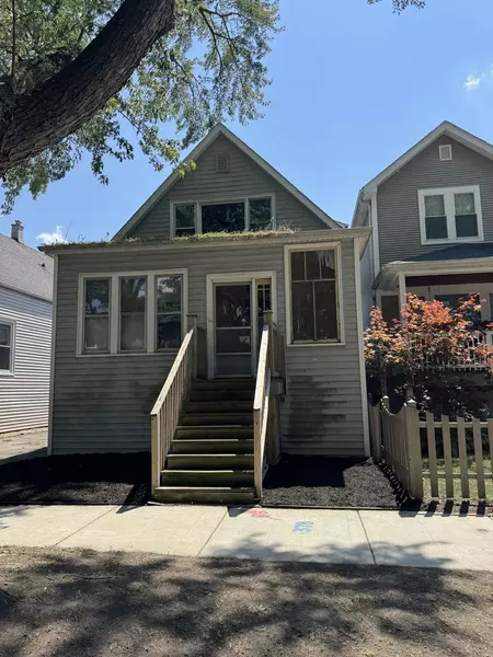3721 W Sunnyside AVE, Chicago, IL 60625