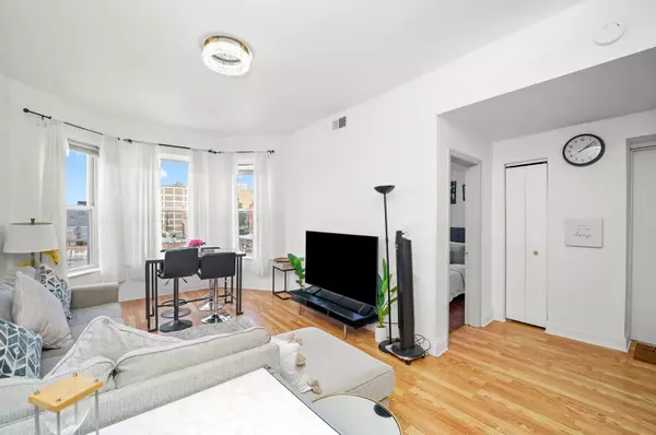 Chicago, IL 60640,1057 W Argyle ST #3f