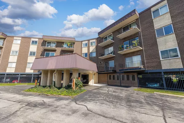 9820 S Pulaski RD #213, Oak Lawn, IL 60453
