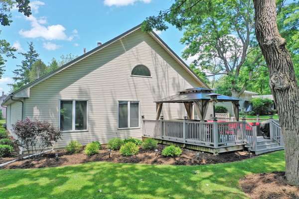 Lake Zurich, IL 60047,135 Miller RD