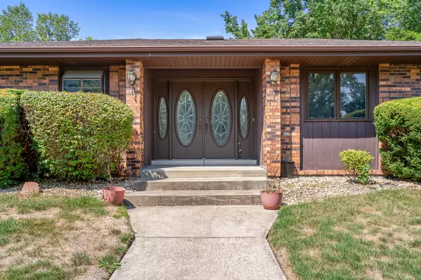 18561 Carriage LN, Lansing, IL 60438