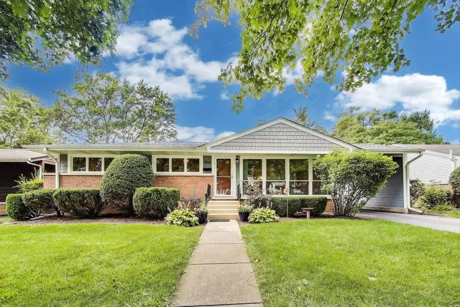 806 N Gibbons AVE, Arlington Heights, IL 60004