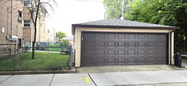 Chicago, IL 60625,2900 W Foster AVE