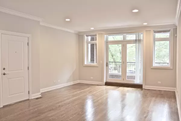 Chicago, IL 60630,5512 W Higgins AVE #1E