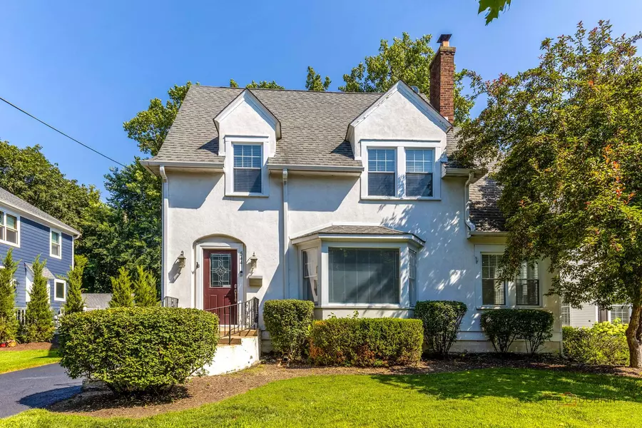 544 McKinley AVE, Libertyville, IL 60048