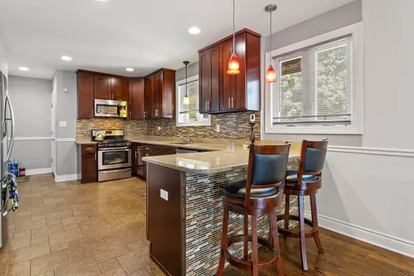 Chicago, IL 60617,8120 S Luella AVE