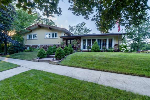 606 Valley DR, Lemont, IL 60439