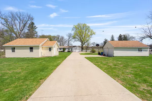 2697 River RD, Kankakee, IL 60901