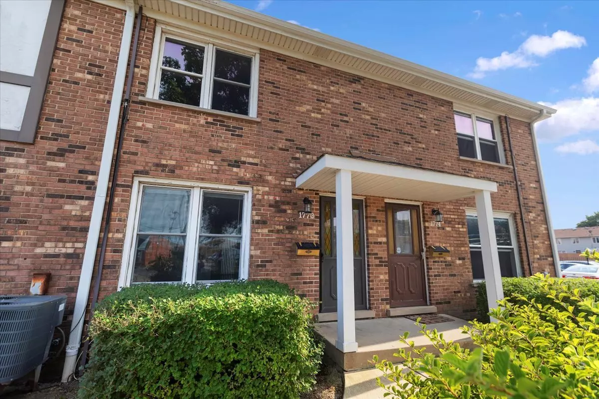 Glenview, IL 60026,1772 Pickwick LN #2