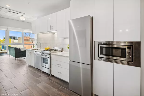 Chicago, IL 60607,171 N Aberdeen ST #814