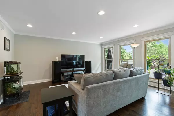 Palatine, IL 60067,923 S Stonehedge LN