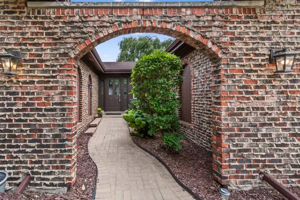 Palatine, IL 60067,923 S Stonehedge LN