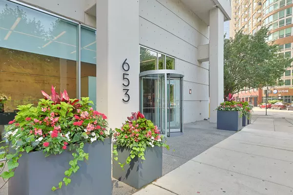 Chicago, IL 60610,653 N Kingsbury ST #2206