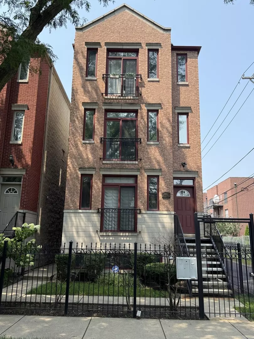 Chicago, IL 60653,4312 S Saint Lawrence AVE #1