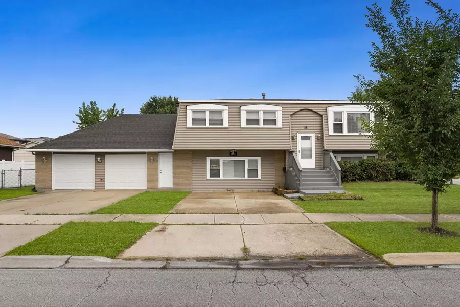 16447 S 76th AVE, Tinley Park, IL 60477