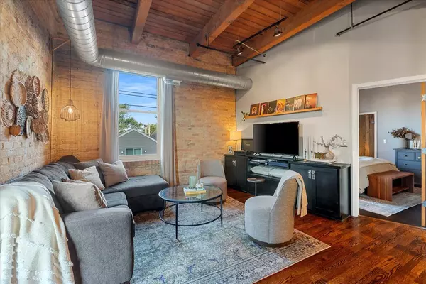 Chicago, IL 60647,1740 N Maplewood AVE #311