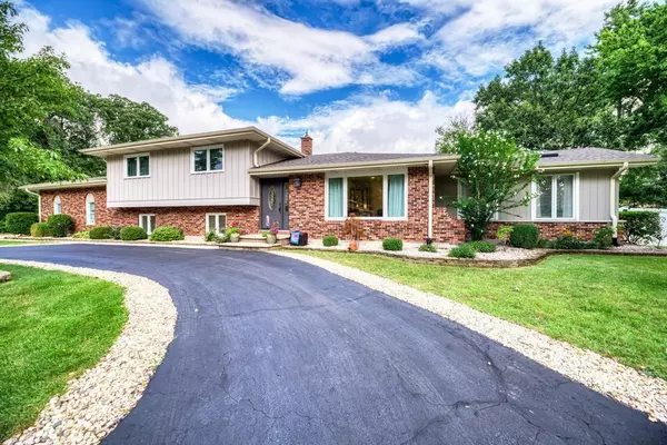 329 Montclare LN, Wood Dale, IL 60191