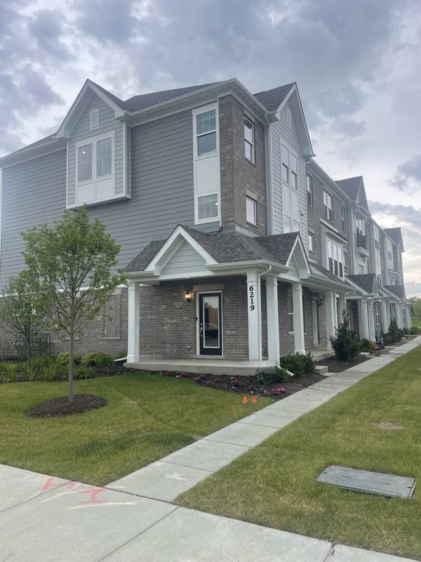 6301 Sandbelt DR #33005, Woodridge, IL 60517