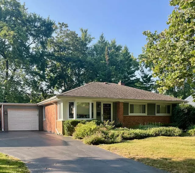 Northbrook, IL 60062,2001 Thornwood LN
