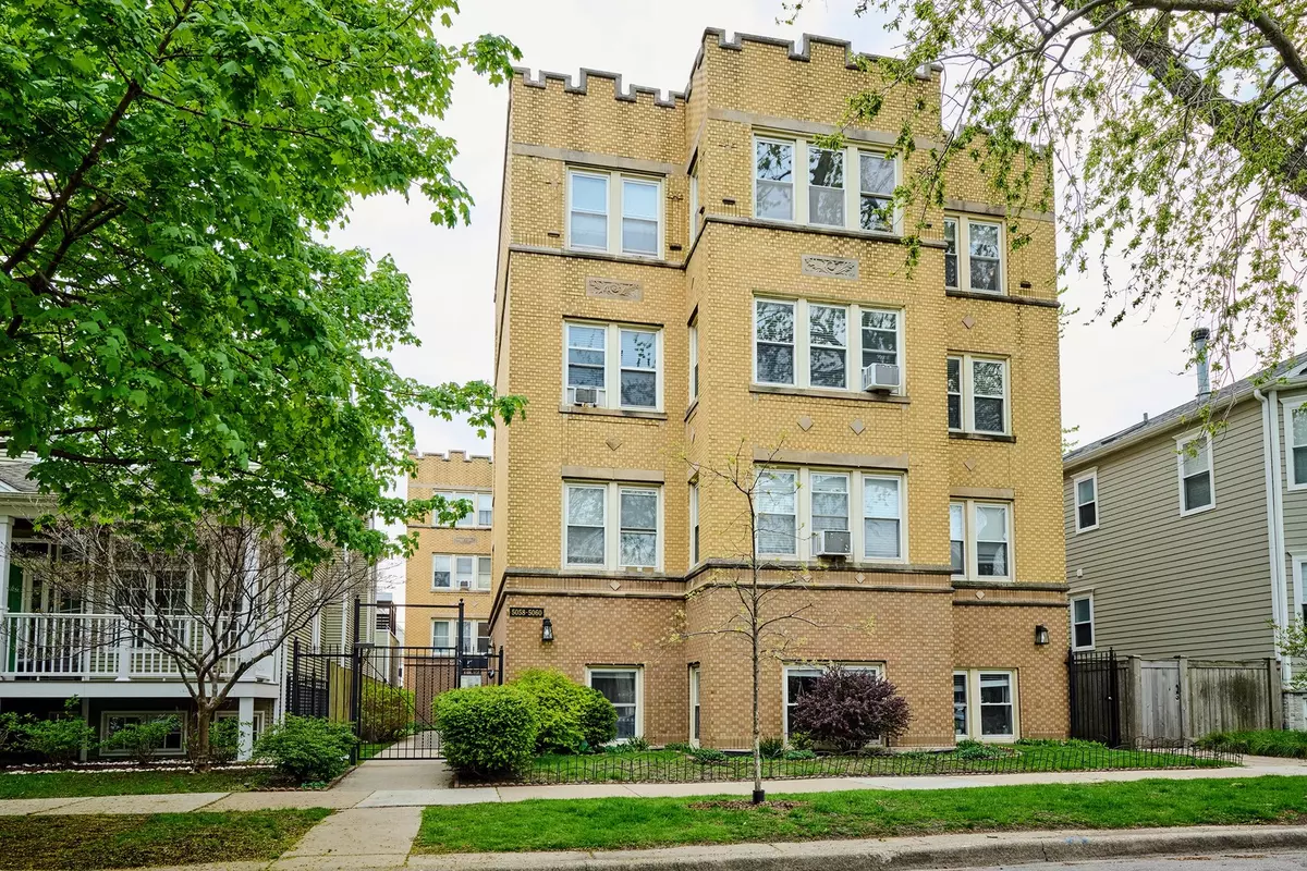 Chicago, IL 60625,5060 N Claremont AVE #2W