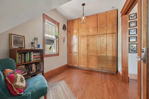 Chicago, IL 60630,4515 N Karlov AVE