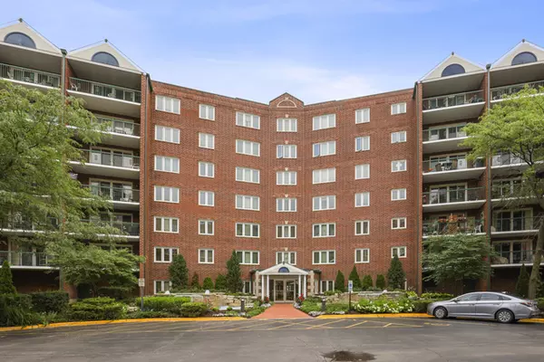 8540 W Foster AVE #501, Norridge, IL 60706