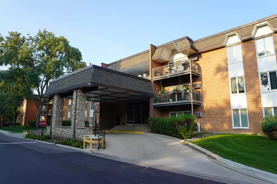 4250 Saratoga AVE #L305, Downers Grove, IL 60515