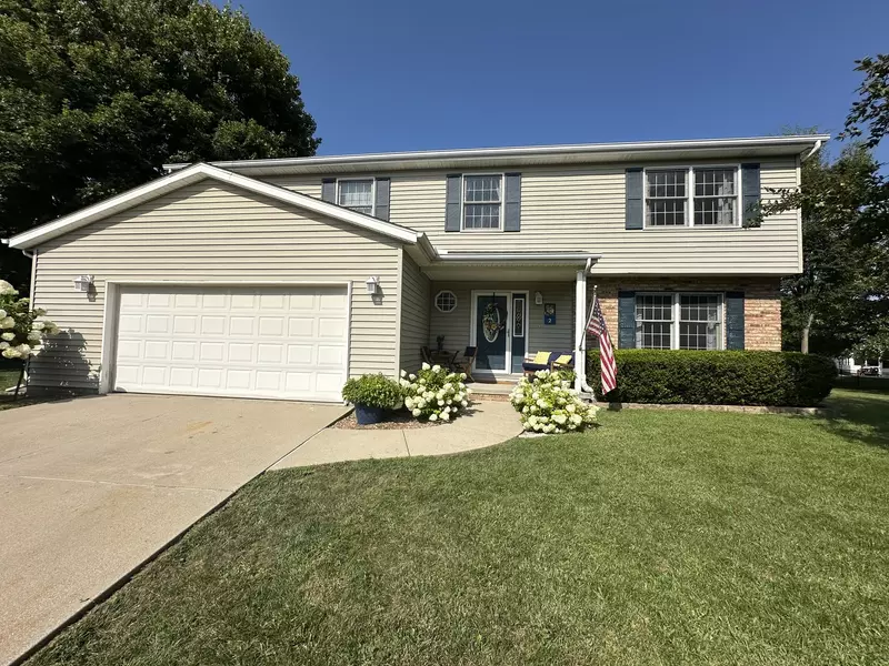 2 Blue Lake CT, Bloomington, IL 61704