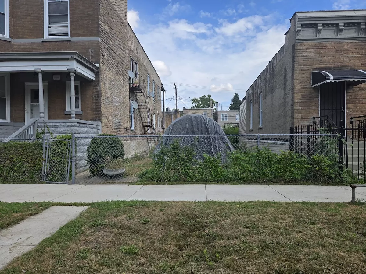 Chicago, IL 60623,2103 S Trumbull AVE