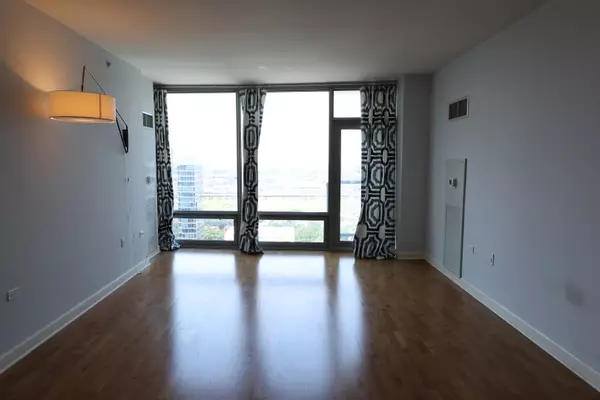 Chicago, IL 60605,100 E 14th ST #2409