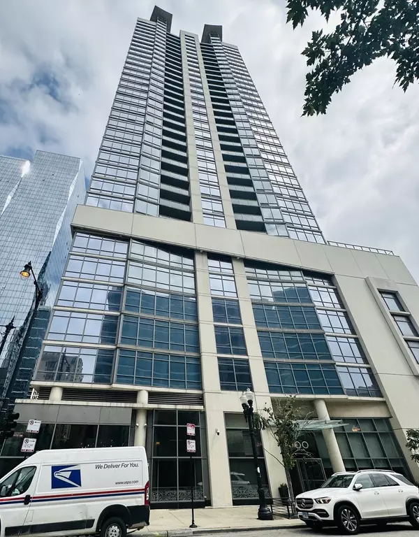 Chicago, IL 60605,100 E 14th ST #2409