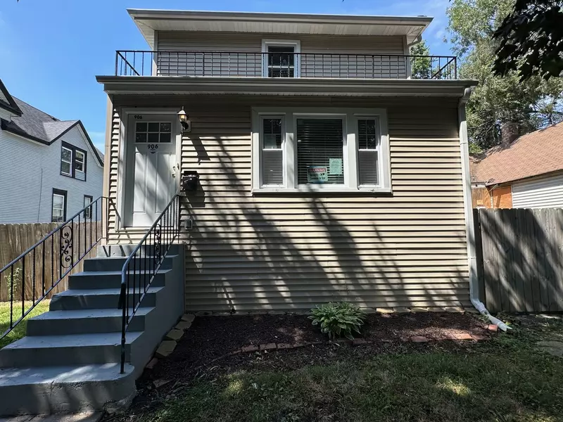 906 S 10th AVE, Maywood, IL 60153