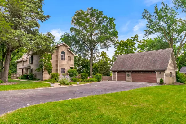 19W681 109th ST, Lemont, IL 60439