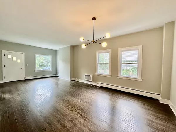 Highland Park, IL 60035,844 Deerfield RD #1