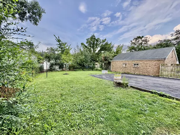 Highland Park, IL 60035,844 Deerfield RD #1