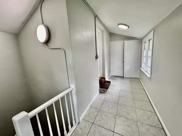 Highland Park, IL 60035,844 Deerfield RD #2
