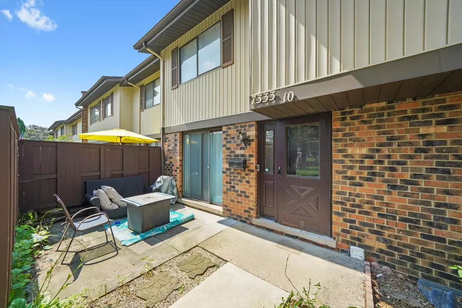 7333 Winthrop WAY #10, Downers Grove, IL 60516