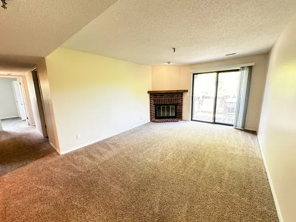 St. Charles, IL 60174,1330 Brook ST #J