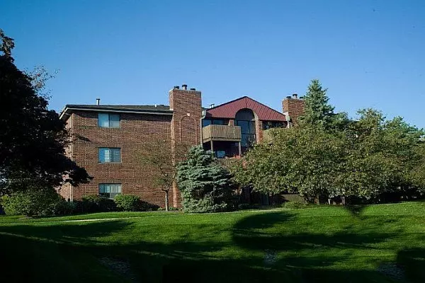 St. Charles, IL 60174,1330 Brook ST #J