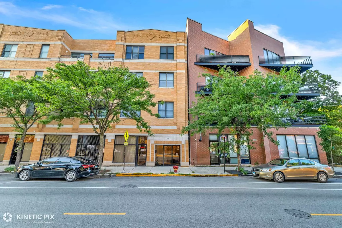 Chicago, IL 60618,2040 W Belmont AVE #305